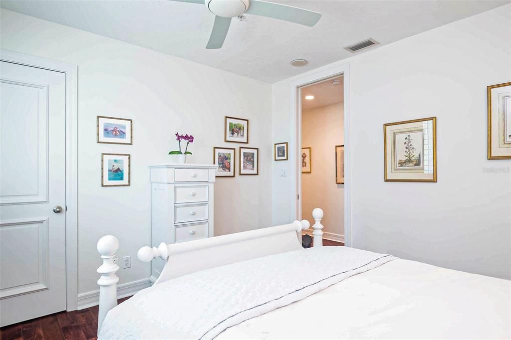 For Sale: $1,550,000 (2 beds, 2 baths, 2075 Square Feet)