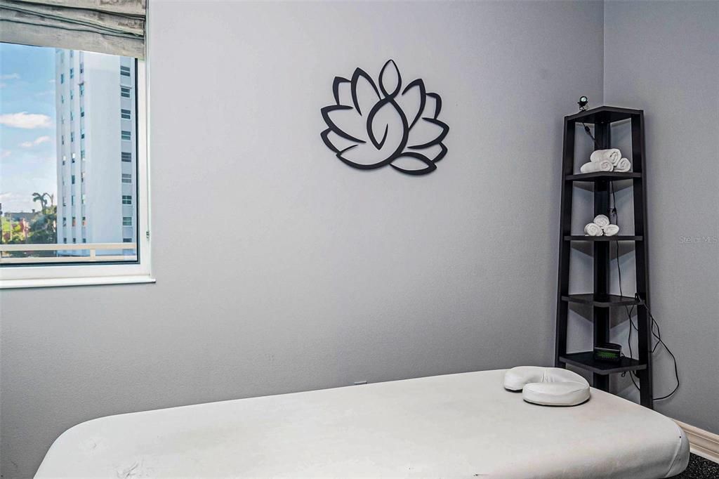 For Sale: $1,550,000 (2 beds, 2 baths, 2075 Square Feet)