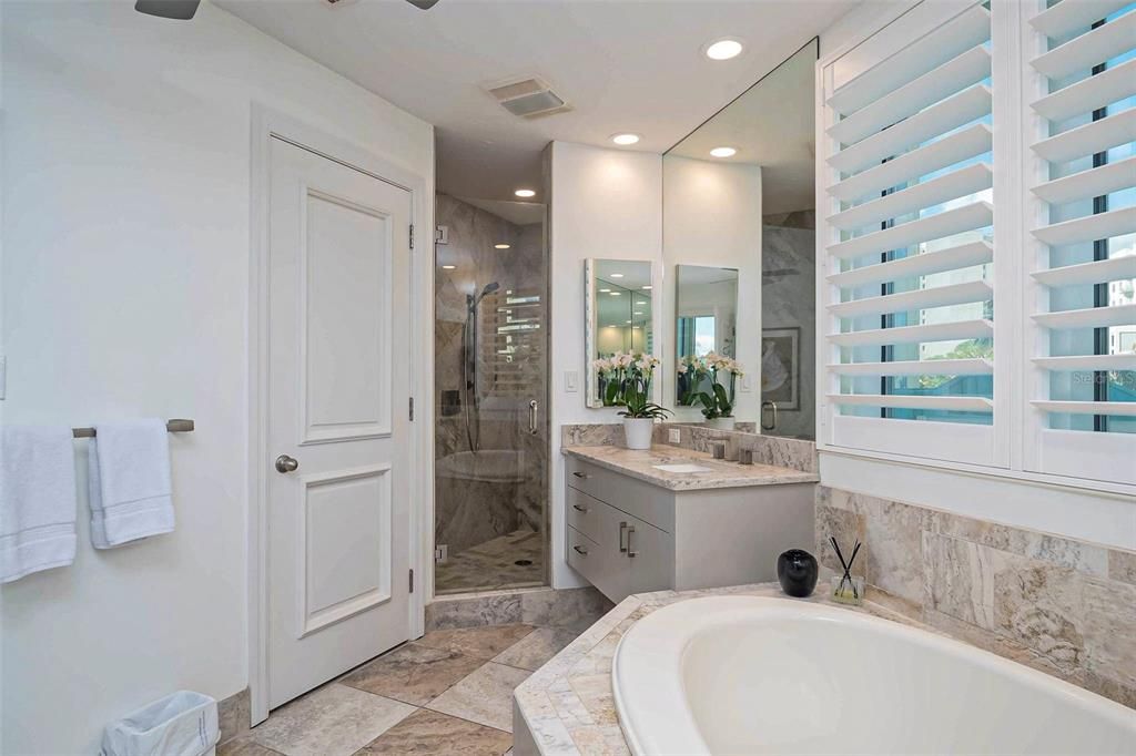 For Sale: $1,550,000 (2 beds, 2 baths, 2075 Square Feet)