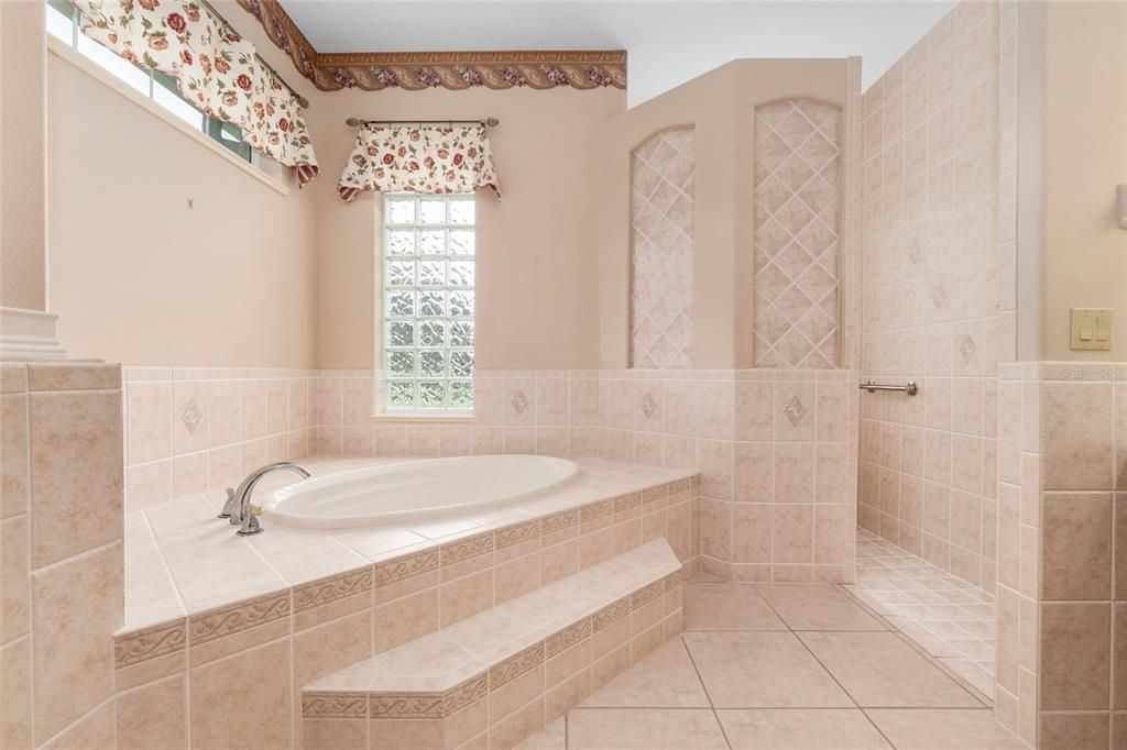 For Sale: $679,000 (4 beds, 3 baths, 3544 Square Feet)