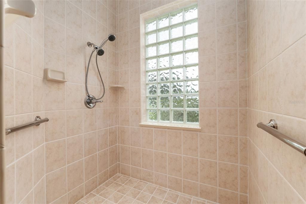 For Sale: $679,000 (4 beds, 3 baths, 3544 Square Feet)