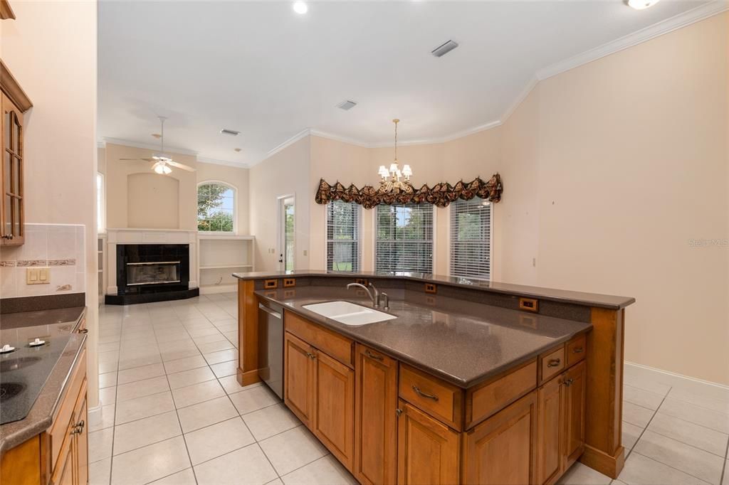 For Sale: $679,000 (4 beds, 3 baths, 3544 Square Feet)