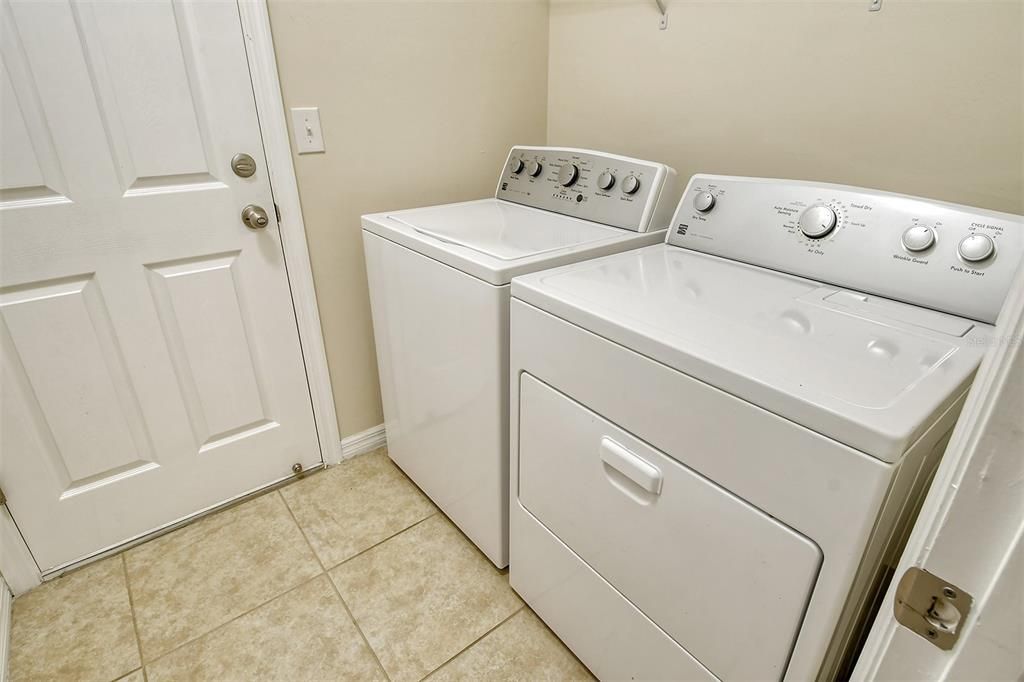 For Sale: $357,000 (3 beds, 2 baths, 1748 Square Feet)