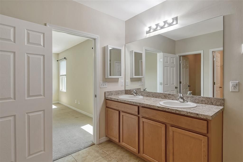 For Sale: $357,000 (3 beds, 2 baths, 1748 Square Feet)