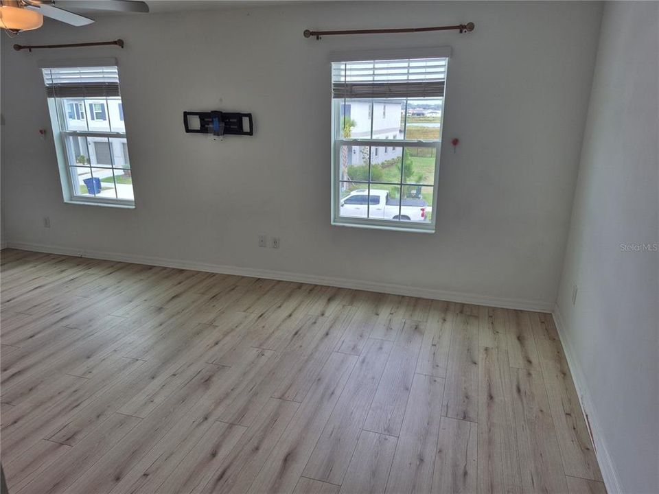 For Rent: $2,195 (3 beds, 2 baths, 2319 Square Feet)