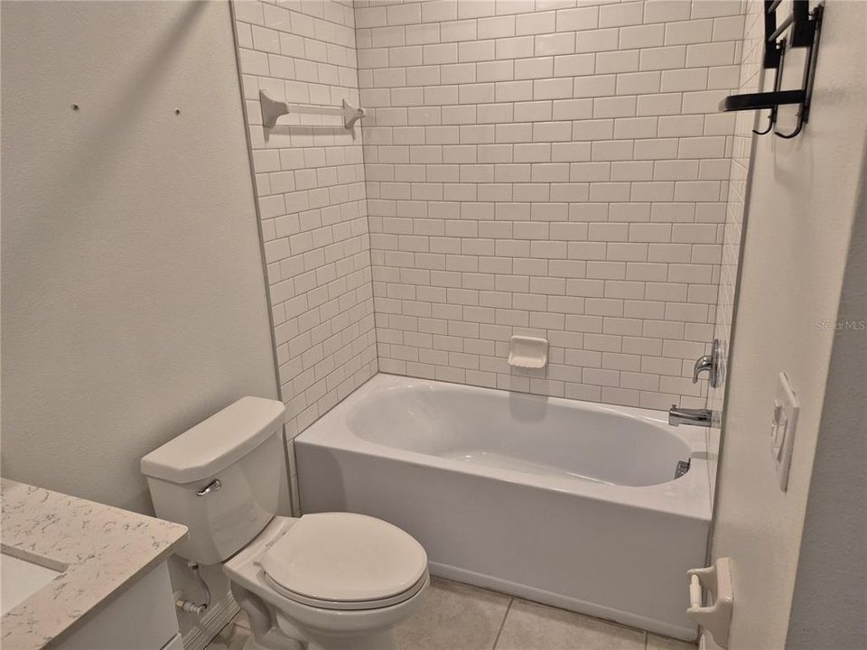 For Rent: $2,195 (3 beds, 2 baths, 2319 Square Feet)