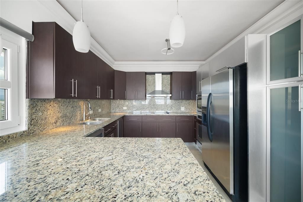 En Venta: $995,000 (4 camas, 3 baños, 2376 Pies cuadrados)