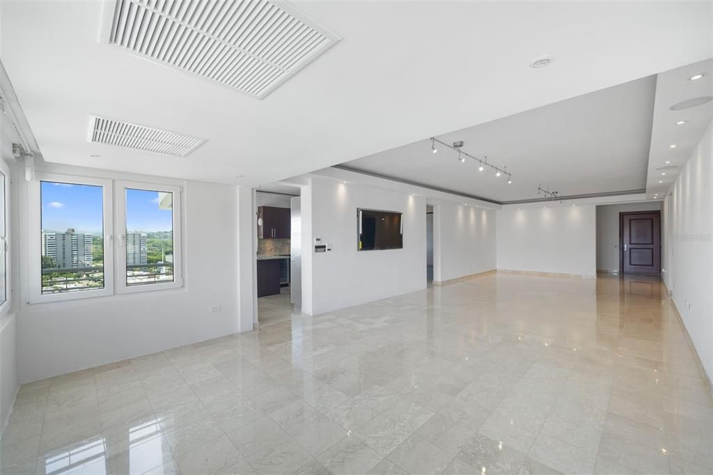 En Venta: $995,000 (4 camas, 3 baños, 2376 Pies cuadrados)