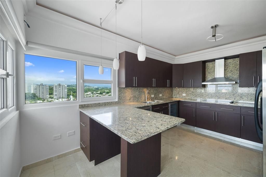 En Venta: $995,000 (4 camas, 3 baños, 2376 Pies cuadrados)