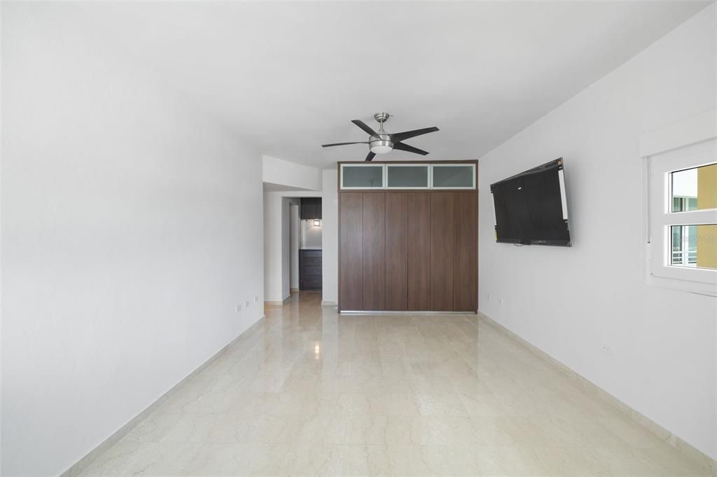 En Venta: $995,000 (4 camas, 3 baños, 2376 Pies cuadrados)