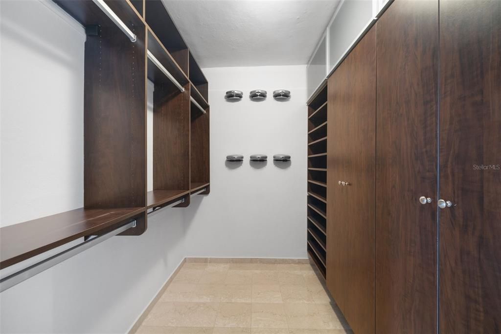 En Venta: $995,000 (4 camas, 3 baños, 2376 Pies cuadrados)