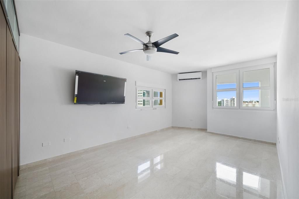 En Venta: $995,000 (4 camas, 3 baños, 2376 Pies cuadrados)