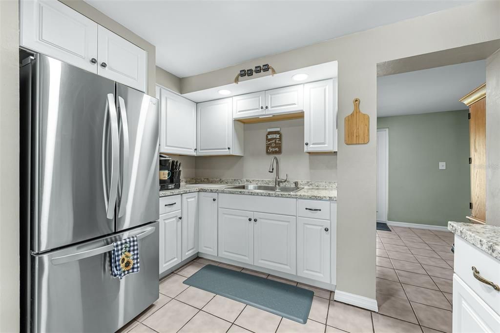 На продажу: $395,000 (4 спален, 2 ванн, 1711 Квадратных фут)