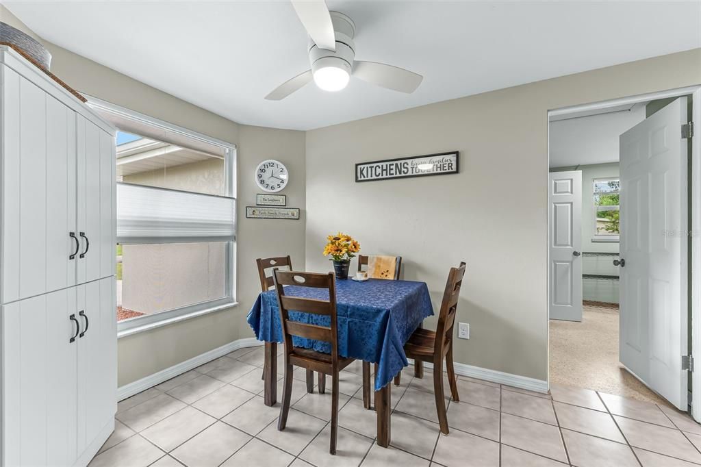 На продажу: $395,000 (4 спален, 2 ванн, 1711 Квадратных фут)