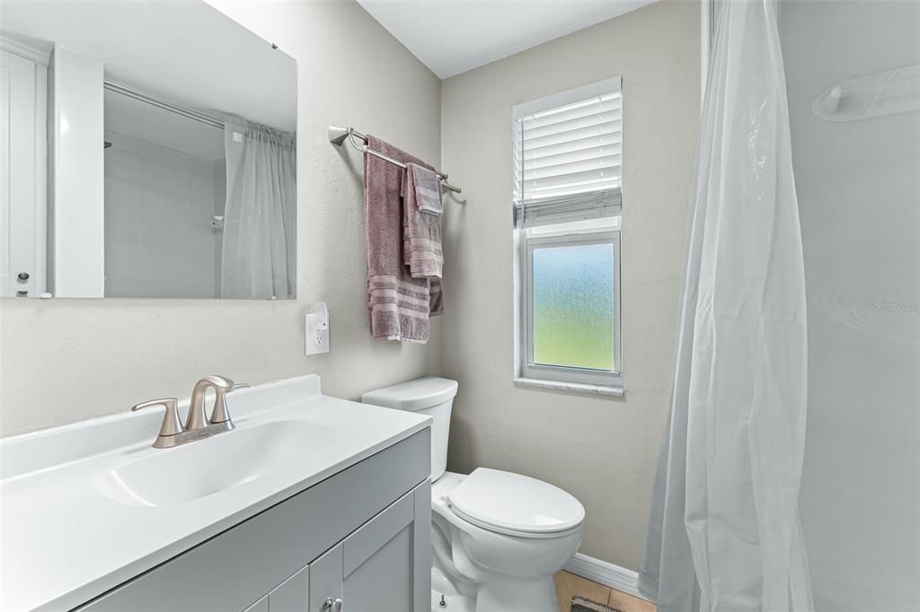 На продажу: $395,000 (4 спален, 2 ванн, 1711 Квадратных фут)