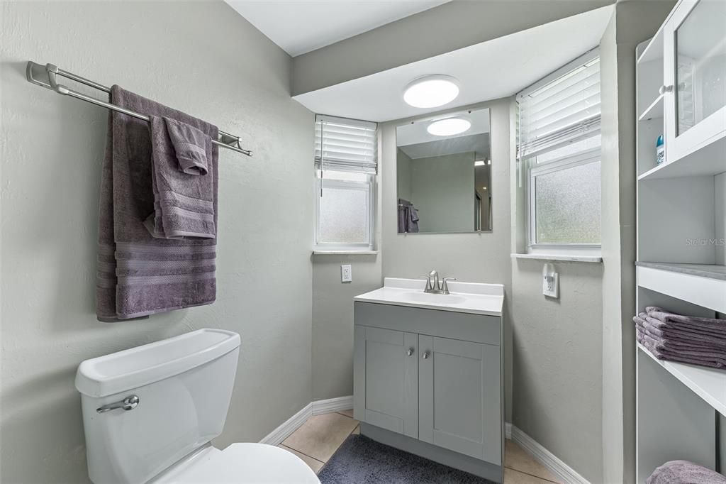 На продажу: $395,000 (4 спален, 2 ванн, 1711 Квадратных фут)