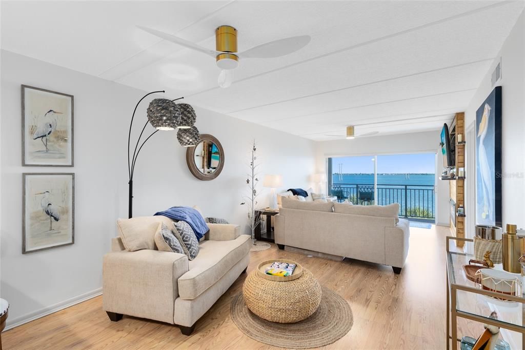 待售: $319,000 (2 贝兹, 2 浴室, 1146 平方英尺)