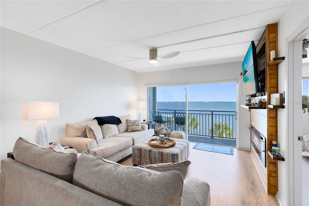 待售: $319,000 (2 贝兹, 2 浴室, 1146 平方英尺)