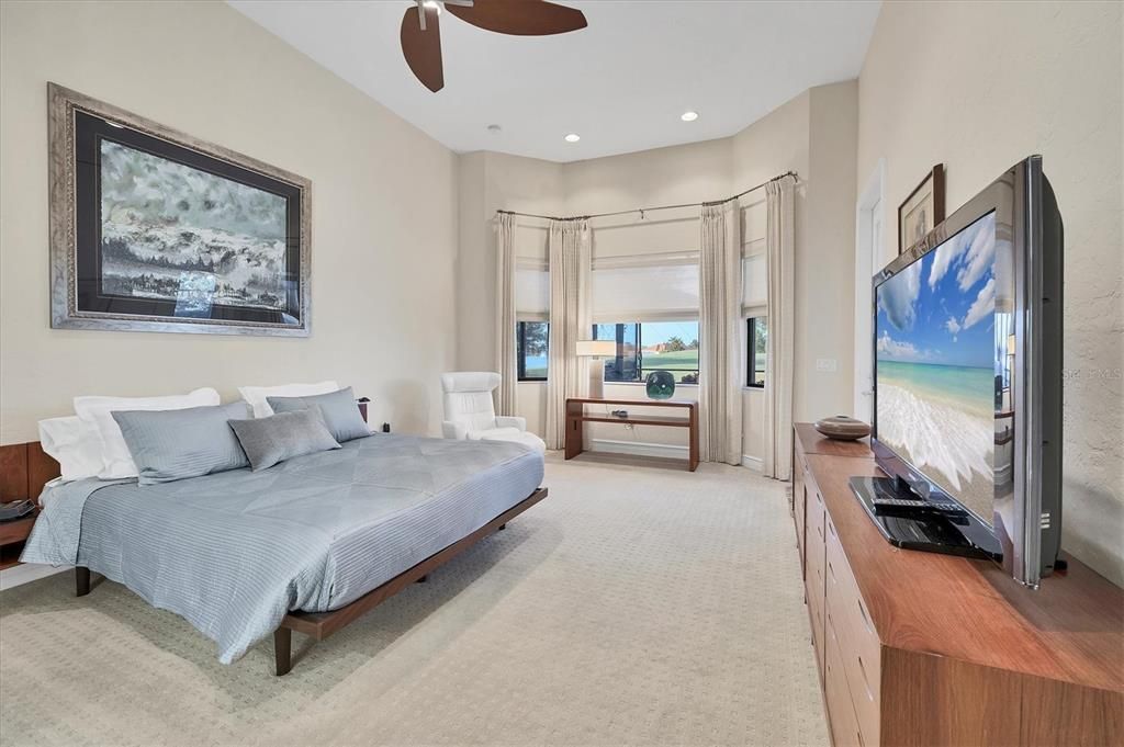 For Sale: $1,289,000 (3 beds, 2 baths, 2556 Square Feet)