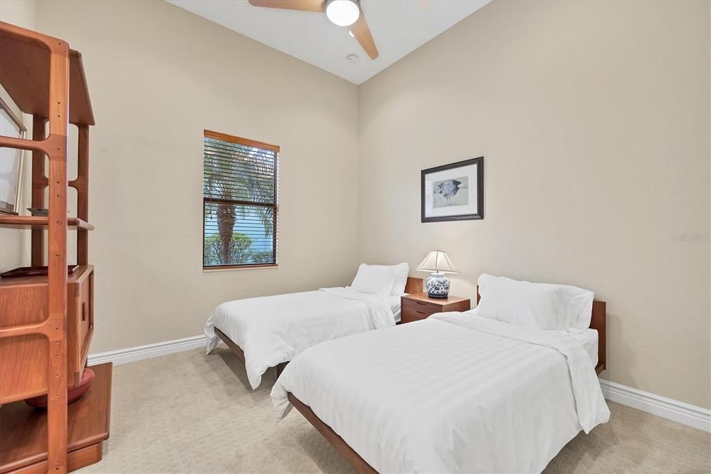 For Sale: $1,289,000 (3 beds, 2 baths, 2556 Square Feet)