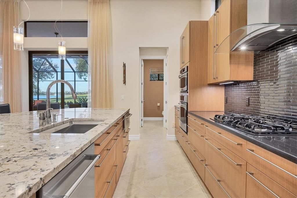 For Sale: $1,289,000 (3 beds, 2 baths, 2556 Square Feet)