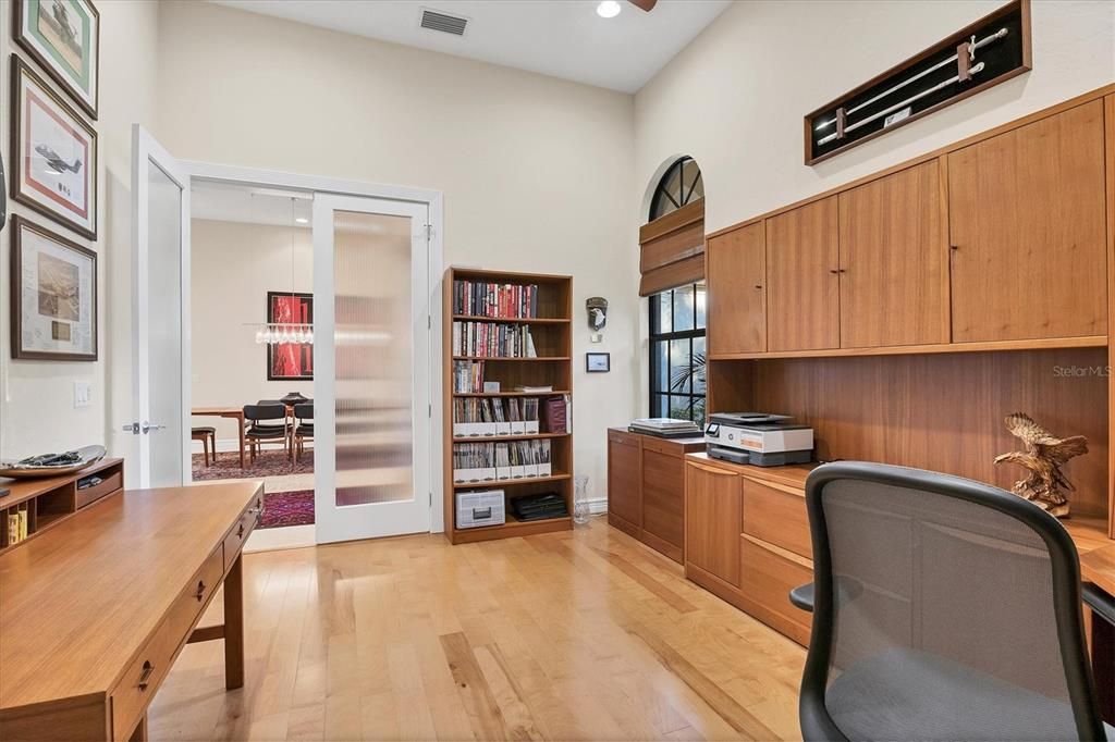 For Sale: $1,289,000 (3 beds, 2 baths, 2556 Square Feet)