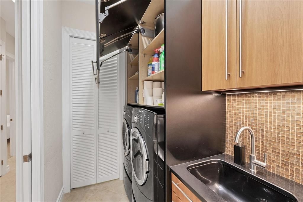 For Sale: $1,289,000 (3 beds, 2 baths, 2556 Square Feet)