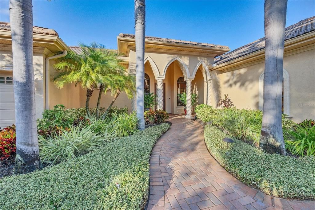 For Sale: $1,289,000 (3 beds, 2 baths, 2556 Square Feet)