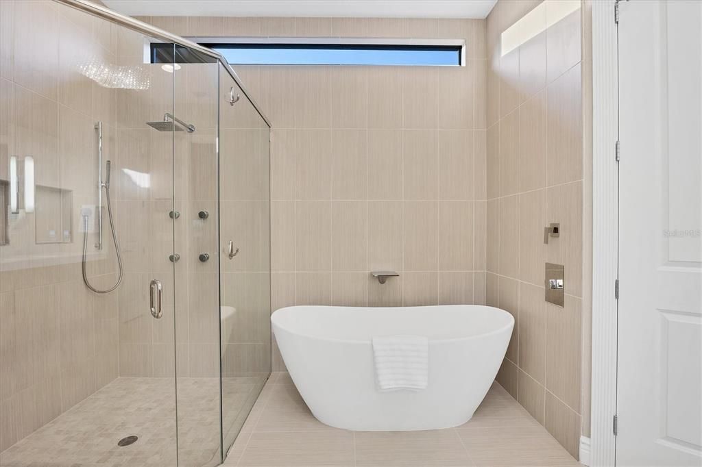 For Sale: $1,289,000 (3 beds, 2 baths, 2556 Square Feet)