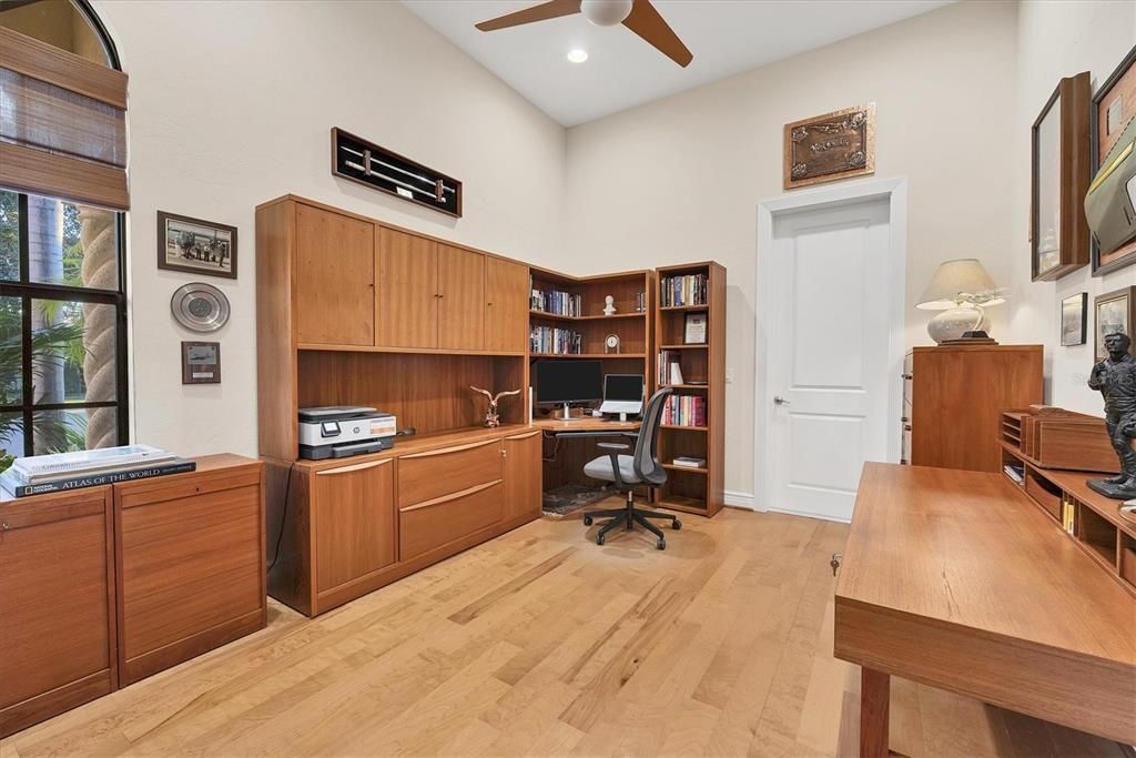 For Sale: $1,289,000 (3 beds, 2 baths, 2556 Square Feet)