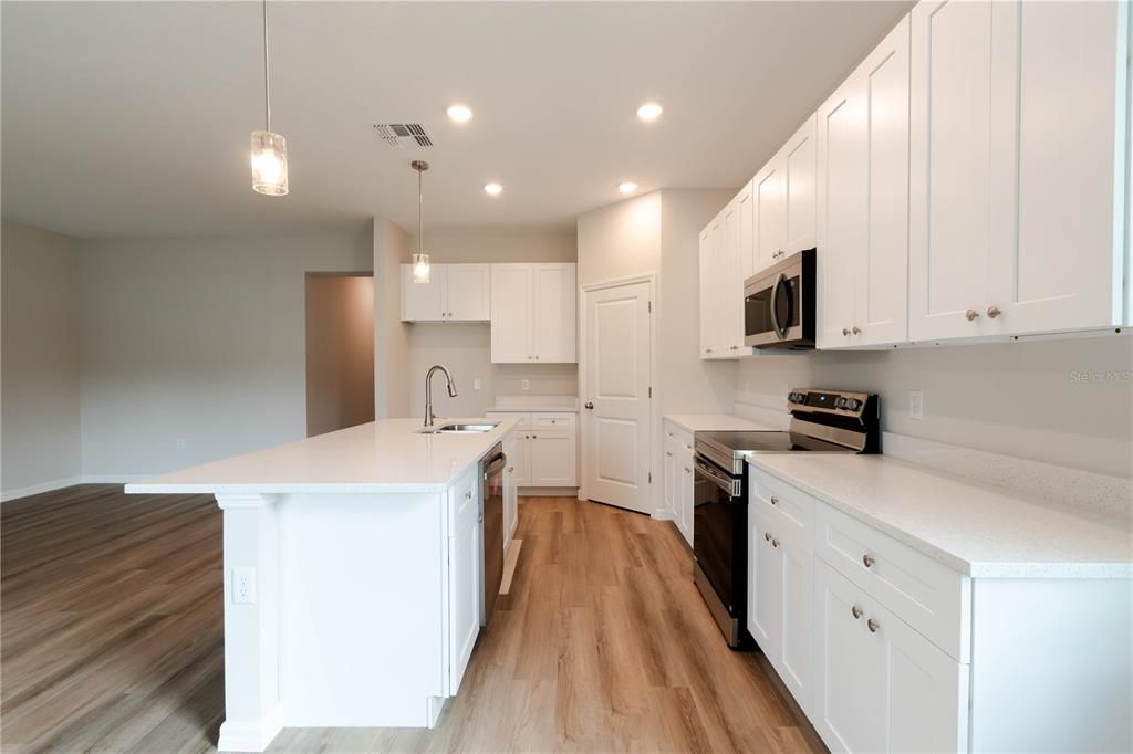 For Sale: $319,000 (4 beds, 3 baths, 1897 Square Feet)