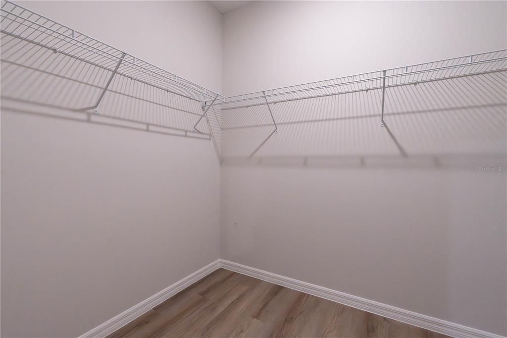 For Sale: $319,000 (4 beds, 3 baths, 1897 Square Feet)