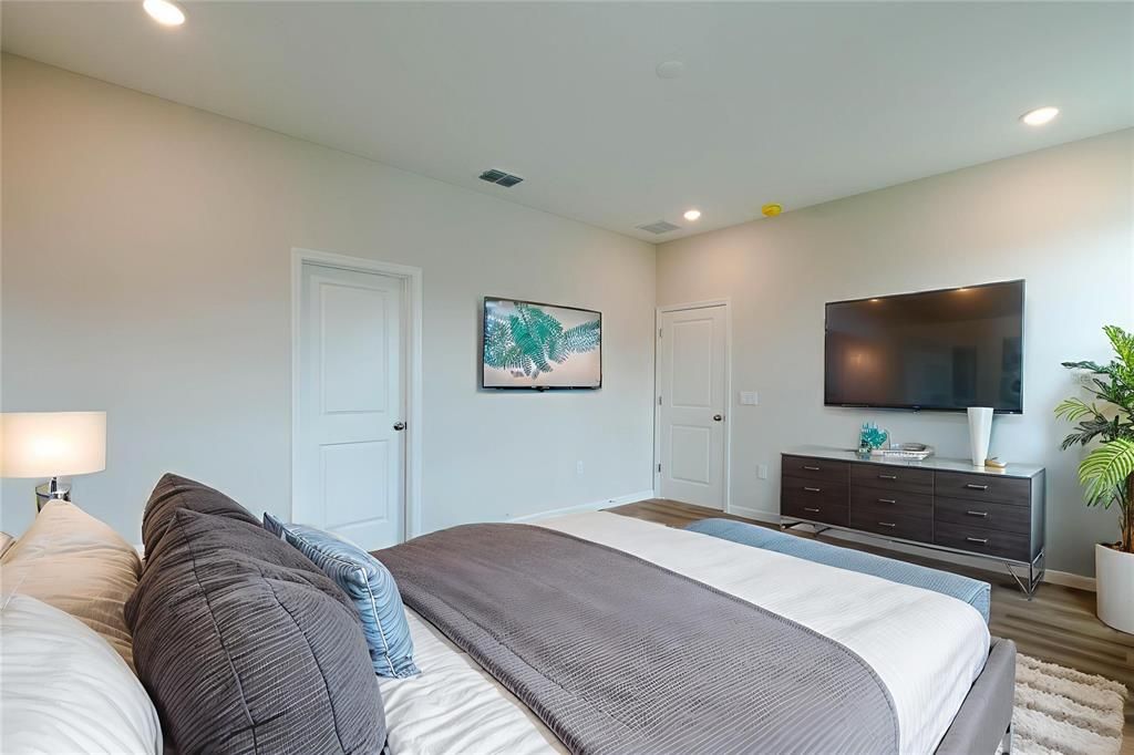 For Sale: $319,000 (4 beds, 3 baths, 1897 Square Feet)