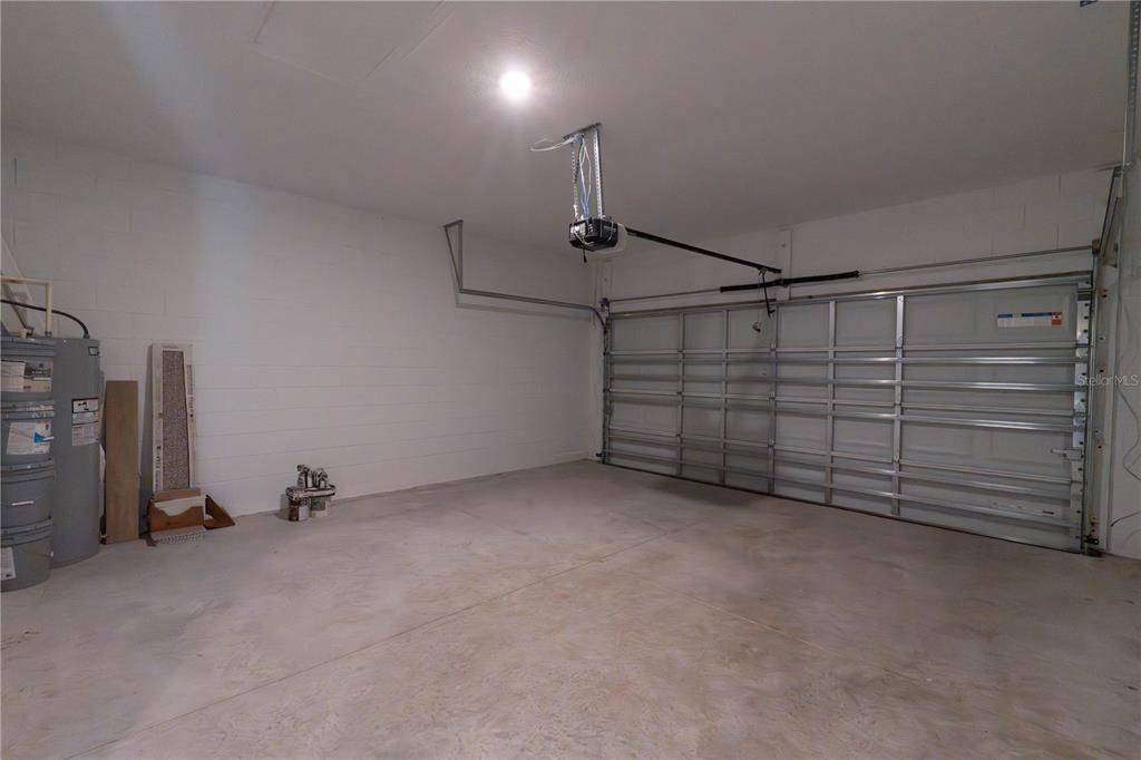 For Sale: $319,000 (4 beds, 3 baths, 1897 Square Feet)