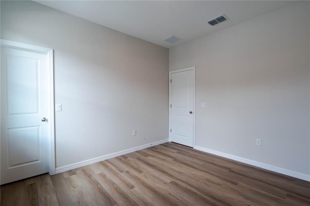 For Sale: $319,000 (4 beds, 3 baths, 1897 Square Feet)