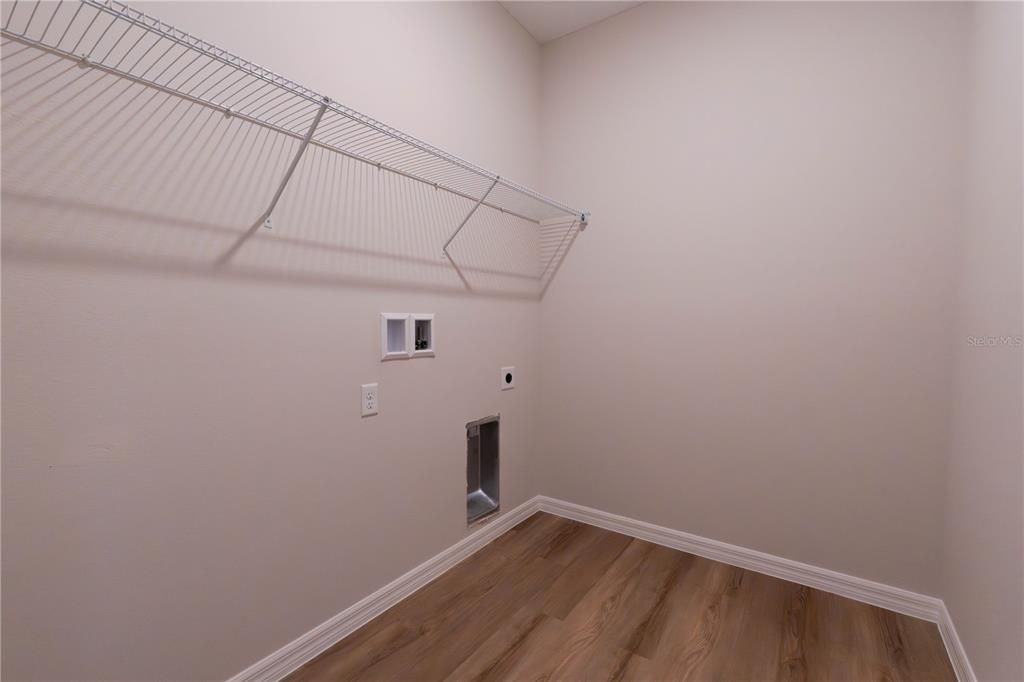 For Sale: $319,000 (4 beds, 3 baths, 1897 Square Feet)