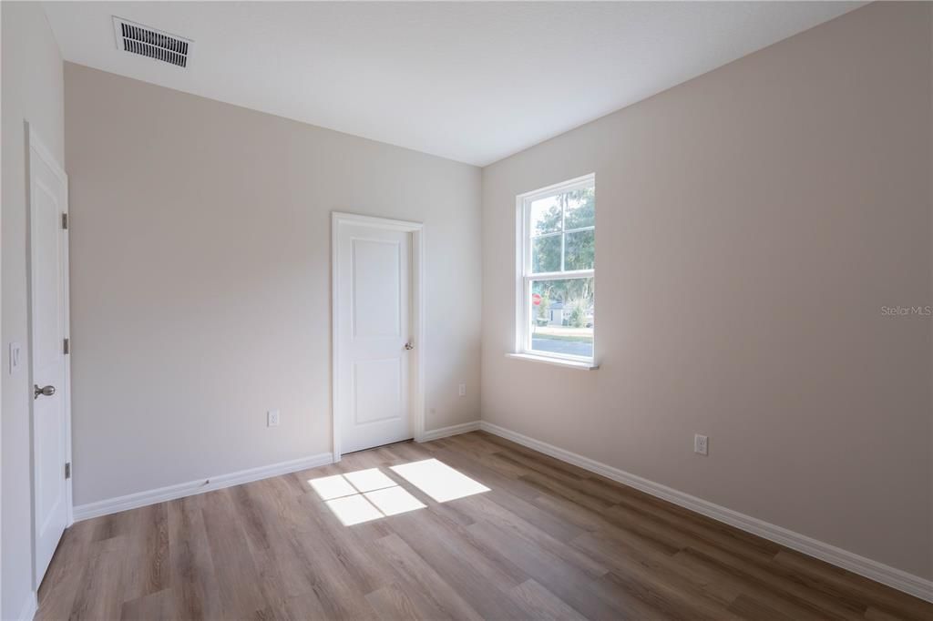 For Sale: $319,000 (4 beds, 3 baths, 1897 Square Feet)