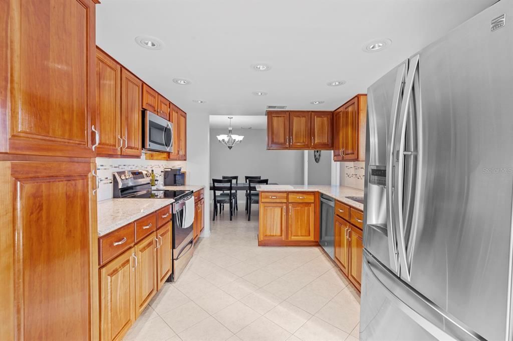 Под контрактом: $249,900 (2 спален, 2 ванн, 1744 Квадратных фут)