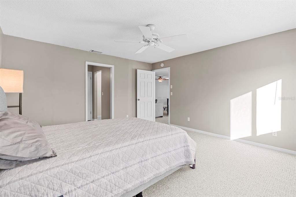 Под контрактом: $249,900 (2 спален, 2 ванн, 1744 Квадратных фут)