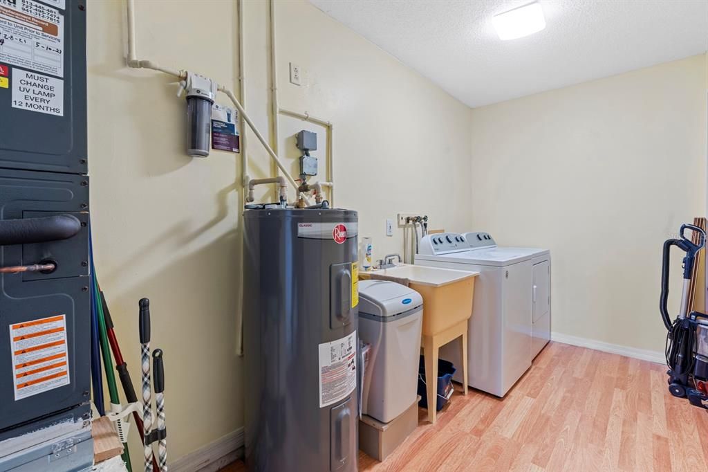 Под контрактом: $249,900 (2 спален, 2 ванн, 1744 Квадратных фут)