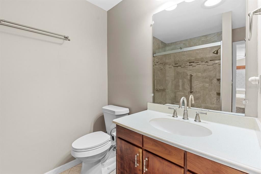 Под контрактом: $249,900 (2 спален, 2 ванн, 1744 Квадратных фут)