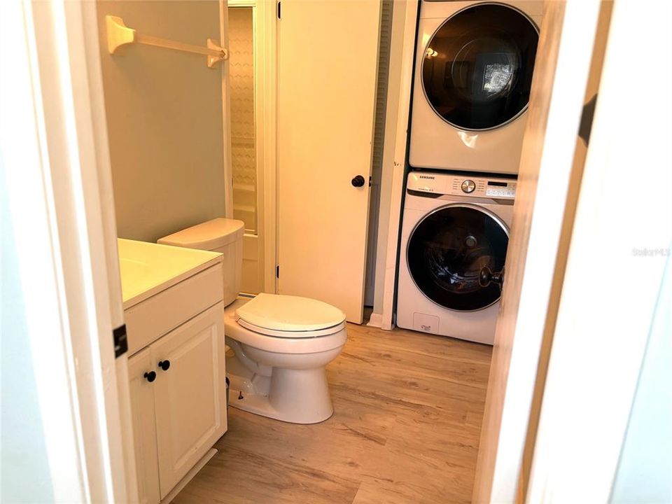 For Sale: $162,900 (1 beds, 1 baths, 722 Square Feet)