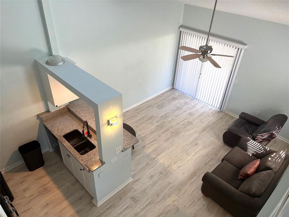 For Sale: $162,900 (1 beds, 1 baths, 722 Square Feet)