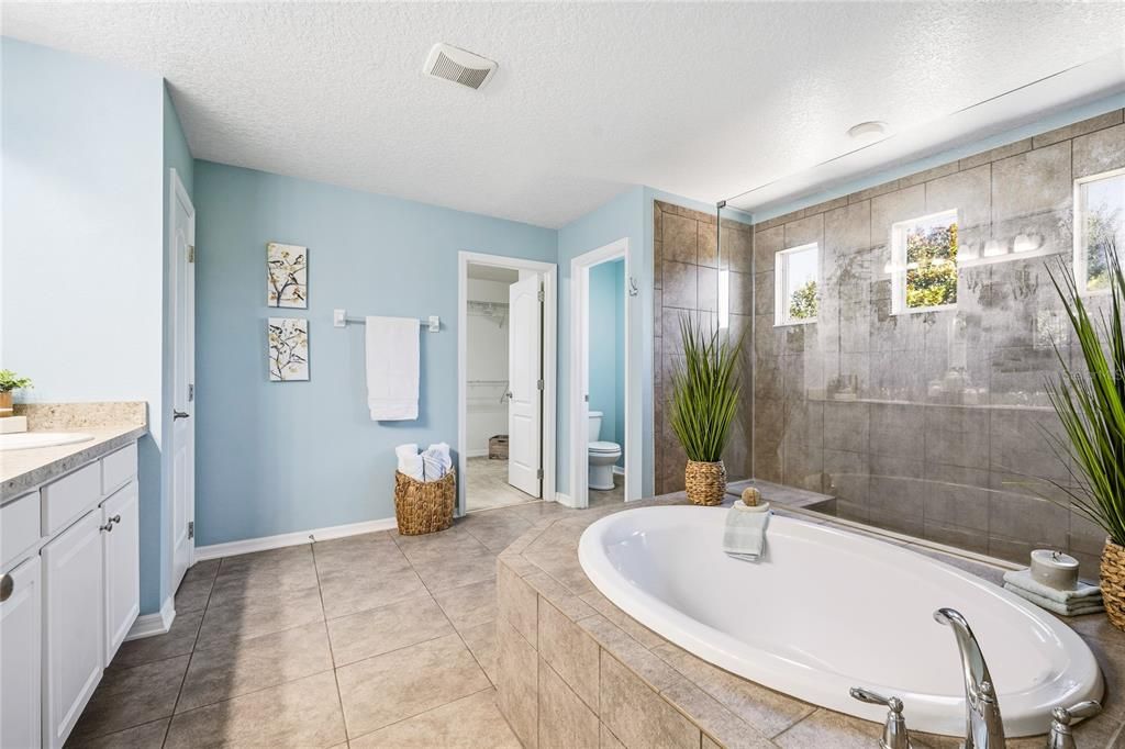 For Sale: $532,000 (4 beds, 2 baths, 2892 Square Feet)