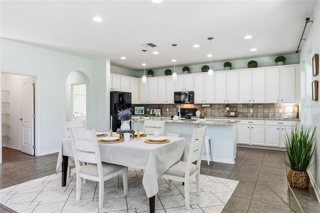 For Sale: $532,000 (4 beds, 2 baths, 2892 Square Feet)