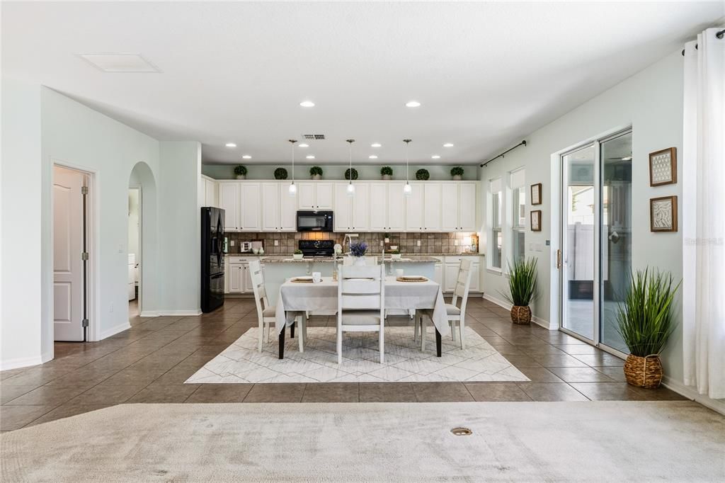 For Sale: $532,000 (4 beds, 2 baths, 2892 Square Feet)