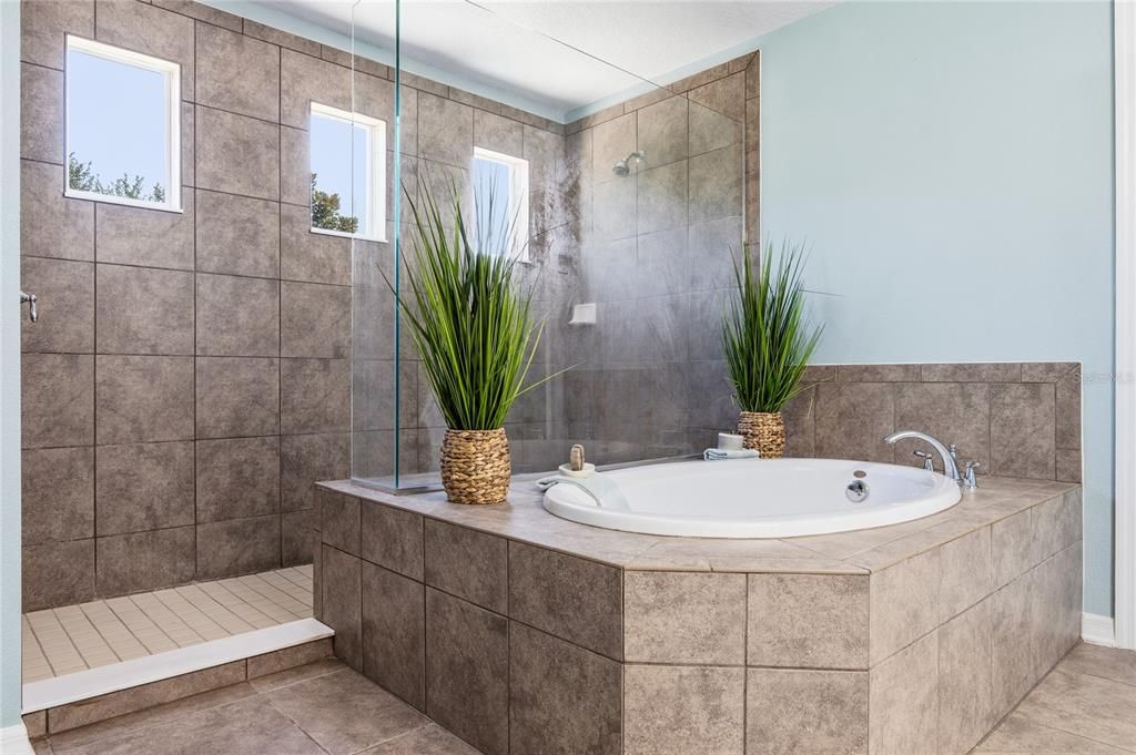 For Sale: $532,000 (4 beds, 2 baths, 2892 Square Feet)