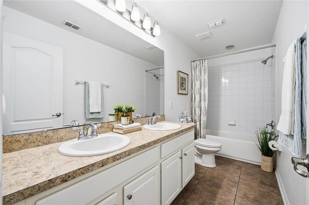 For Sale: $532,000 (4 beds, 2 baths, 2892 Square Feet)