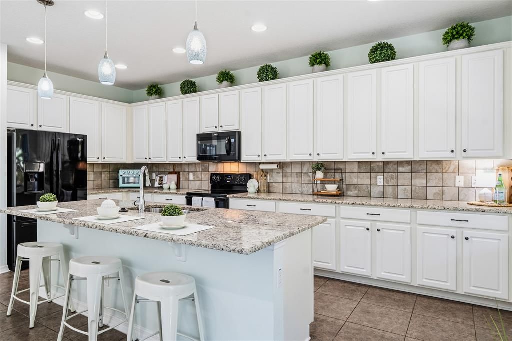 For Sale: $532,000 (4 beds, 2 baths, 2892 Square Feet)