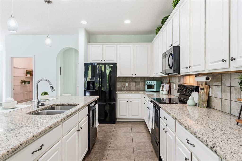 For Sale: $532,000 (4 beds, 2 baths, 2892 Square Feet)